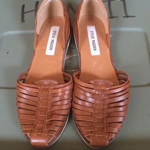 Great condition sandals
